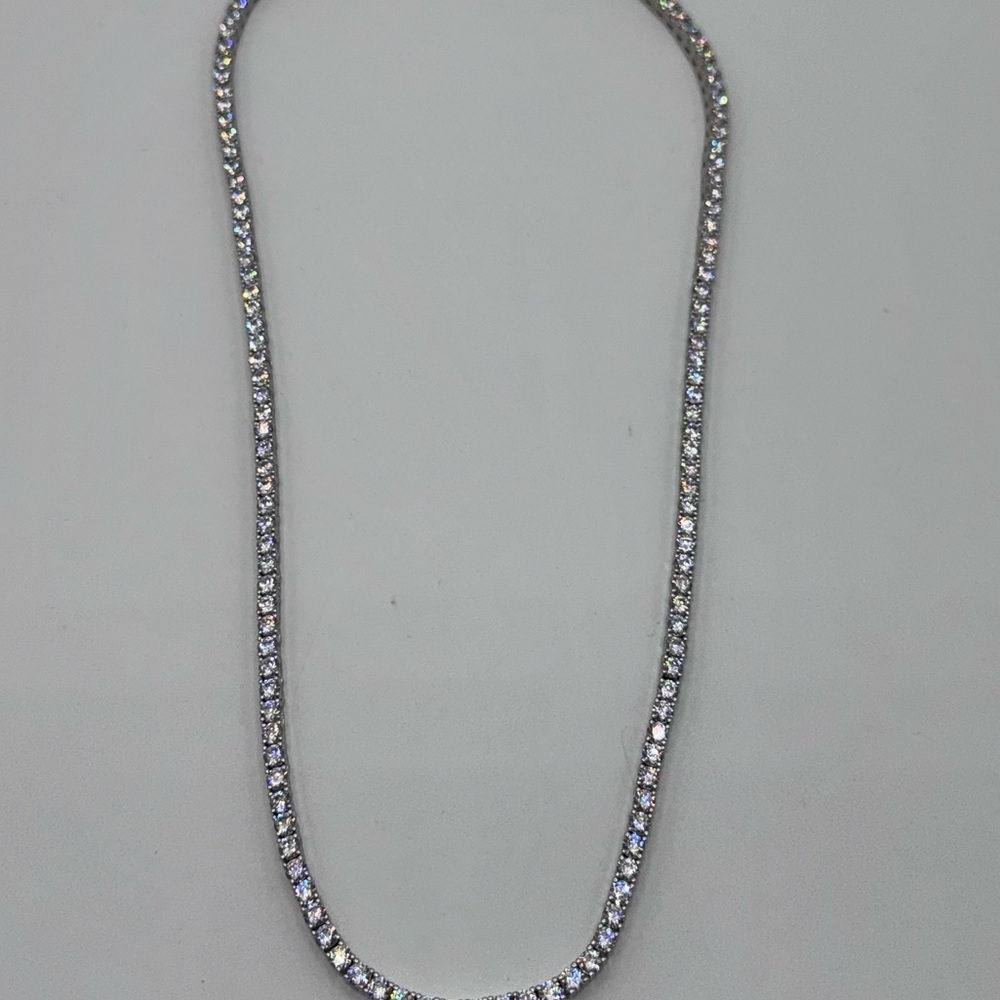 18kt Tennis Necklace - Picture 5 of 11